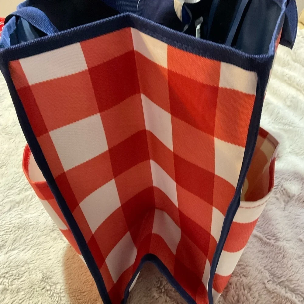 Crown & Ivy Beach Tote - Picture 3 of 7